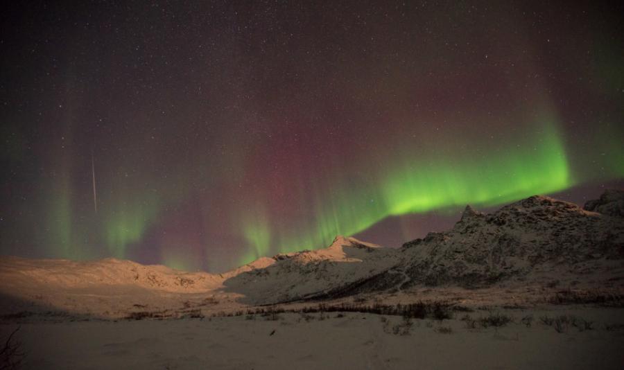 挪威特隆姆瑟，极光和流星