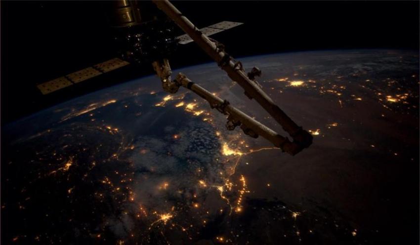 国际空间站美国宇航员里德・怀斯曼在推特上分享众多地球摄影照片