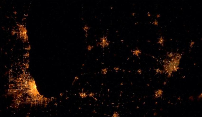 国际空间站美国宇航员里德・怀斯曼在推特上分享众多地球摄影照片