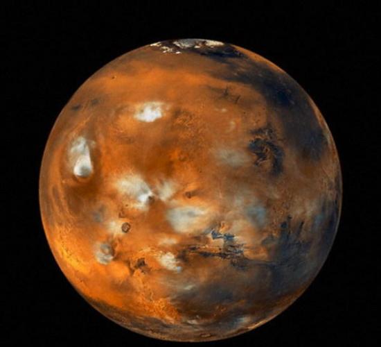 火星喷射硫磺至大气层，显著改变火星气候，当气温升高时，融化了冰层形成湖泊和河流，这一过程可能反复出现多次。美国宇航局好奇号火星车勘测发现火星表面干枯湖泊、河水和