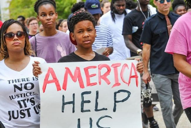 美国全国各地都有支持黑人的反警示威。