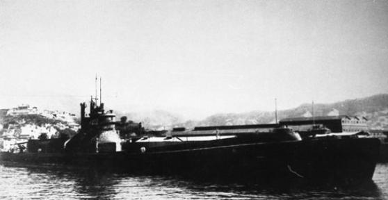 旧日本海军当初是为假想攻击美国本土及巴拿马运河，而建造“伊402”的。