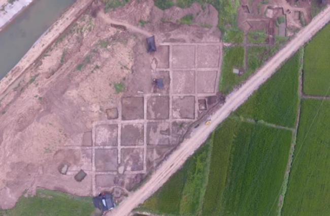 湖北省襄阳市东津新区古墓群发掘时意外发现万年前旧石器时代遗址