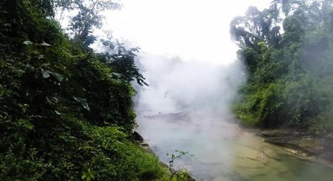 南美洲秘鲁亚马逊森林内传说中存在的河道水温竟然高达摄氏100度