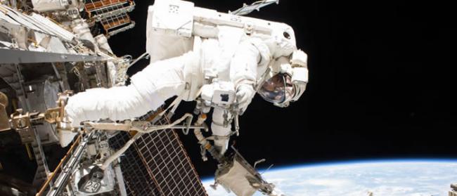 美国宇航员将进入太空更换国际空间站外挂蓄电池
