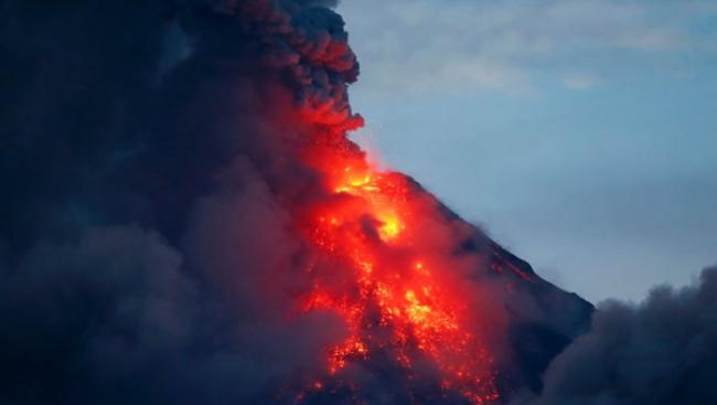 马荣火山警告火山即将大爆发。