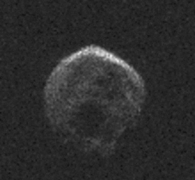 万圣节晚上有一颗酷似人类骷髅头骨的死亡彗星2015 TB145在地球身边飞过