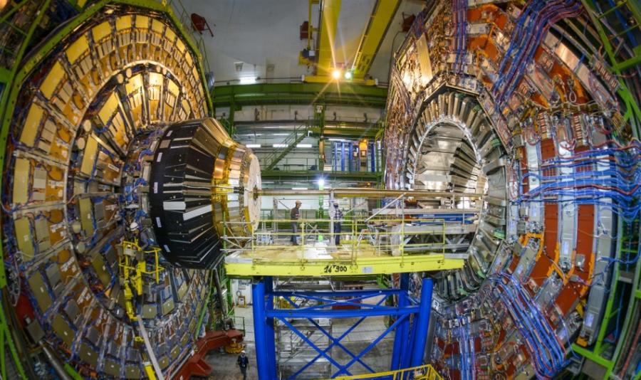 2012年，欧核中心利用大型强子对撞机（LHC）发现了希格斯玻色子。经过两年的维护和升级，LHC将在三月份开始又一段为期三年的试验，以期发现更多有关宇宙的信息。