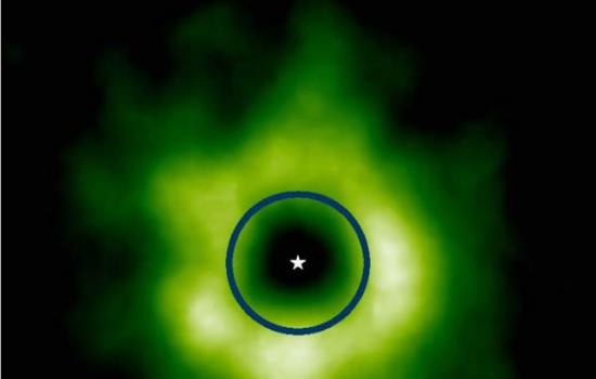 美国天文学家拍摄到婴儿太阳系附近第一张雪线的直接图片