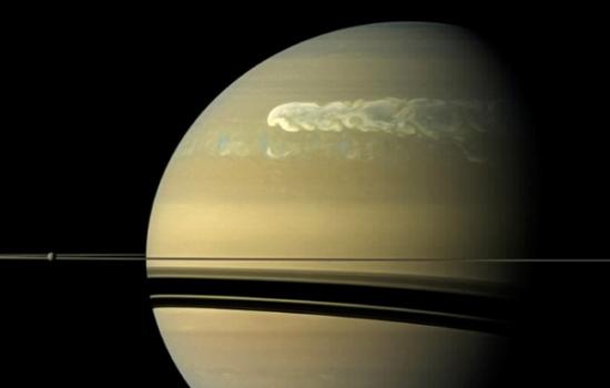 土星周期性的超级风暴“大白斑”可能源于水