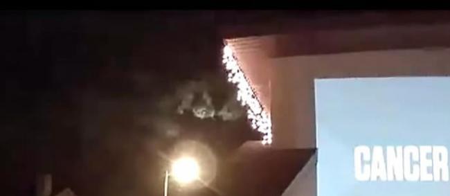 火流星：美国佛罗里达州傍晚大火球划破长空在云层爆炸