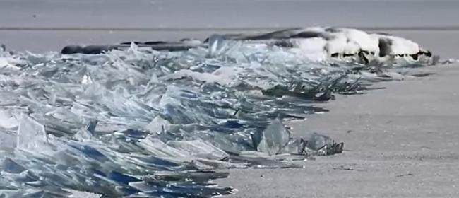 美国摄影师Dawn LaPointe在北美最大淡水湖苏必利尔湖用视频记录到“堆积冰”奇观