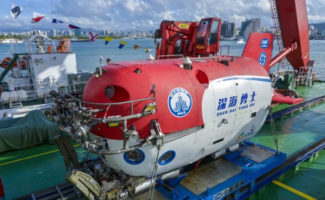 中国新型载人潜水器“深海勇士号”。
