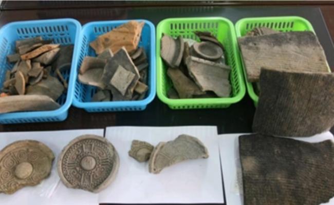 从钻探出的标本陶质陶色来看，绝大多数的年代相当于三星堆遗址第三至四期。