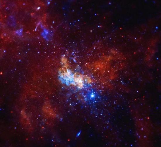 来自威斯康辛州的研究人员发现银河系中央黑洞可能产生了神秘的粒子，即中微子，如果这个发现得到证实，那么这将是科学家第一次观测到黑洞与中微子有关的事件。