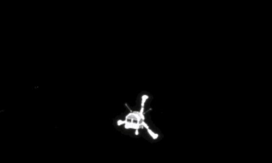 罗塞塔号拍摄的相片显示，菲兰与母舰分离后向67P彗星飞行。