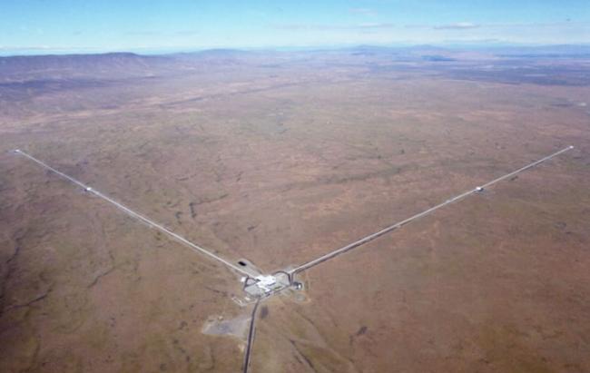 图为设置于华盛顿州汉福德的LIGO引力波探测器。