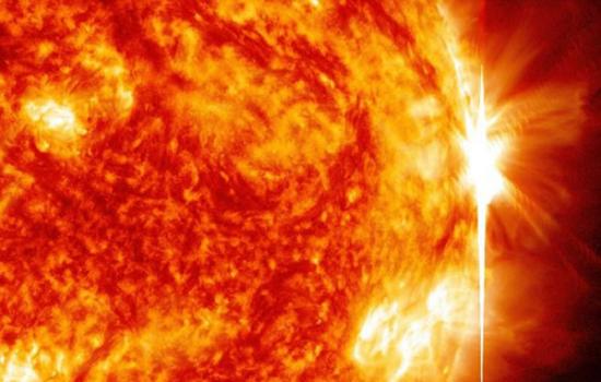 太阳耀斑爆发的能量大约8分钟就能抵达地球