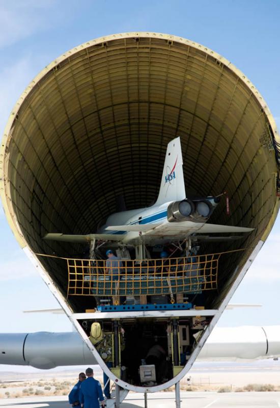 美国超大飞机“超级孔雀鱼”