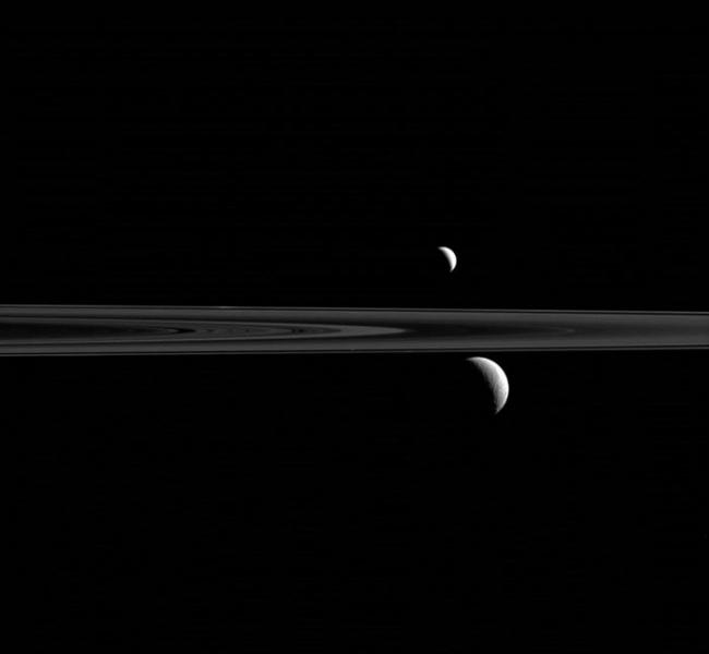 太空版“考眼力”：你能找到图中土星的第三颗卫星吗？