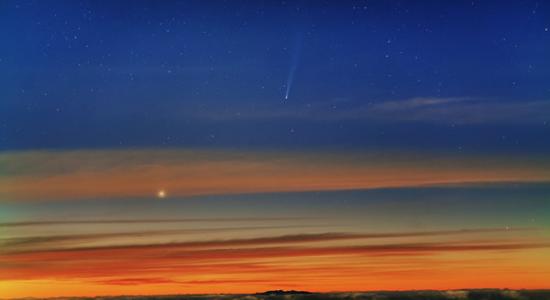 11月21日，摄于西班牙加那利群岛的ISON彗星。