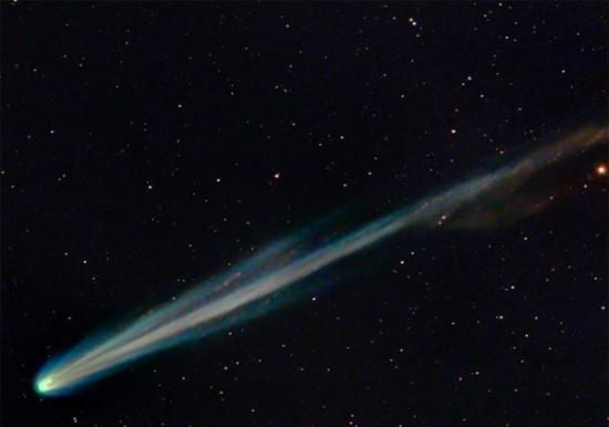 11月22日，西班牙加那利群岛的ISON彗星。