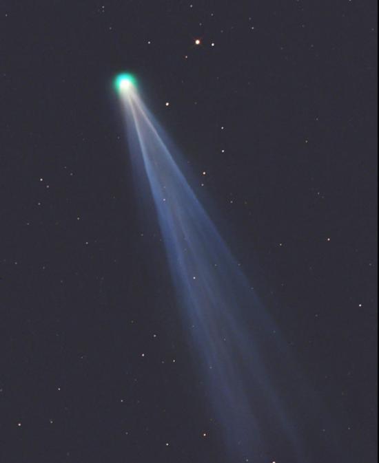 11月21日，摄于纳米比亚共和国的ISON彗星。