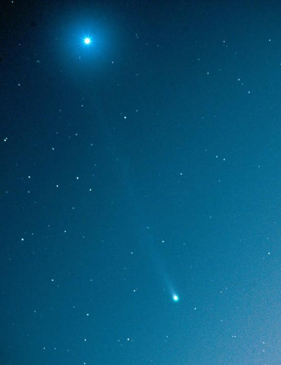 11月18日，摄于美国新墨西哥州的ISON彗星。