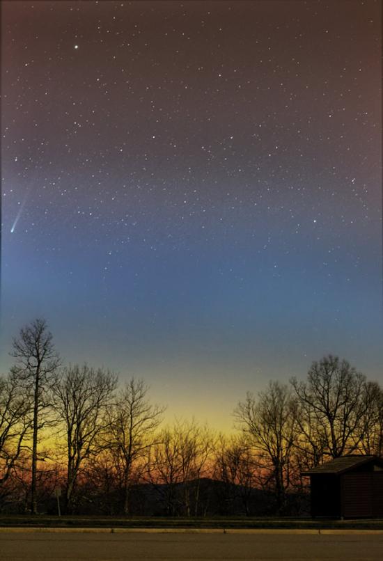 11月23日，摄于美国乔治亚州的ISON彗星。