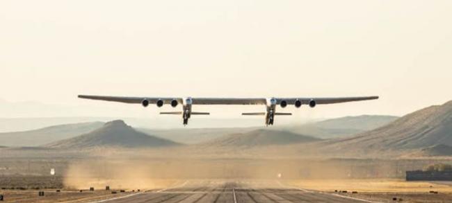 世界上最大的飞机――平流层发射系统公司六引擎双机身飞机首飞视频曝光