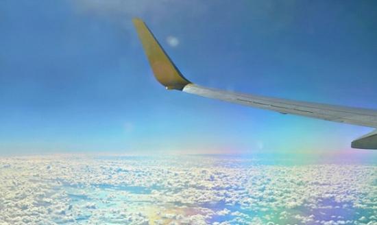 加拿大摄影师在加勒比海上空拍摄到罕有的万花筒云海奇观