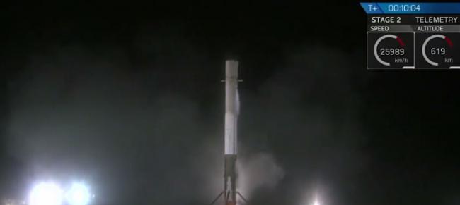 美国太空探索公司SpaceX成功发射新型火箭Falcon 9 FT并回收