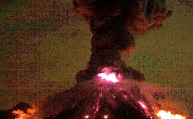 火峰火山爆发一刻。