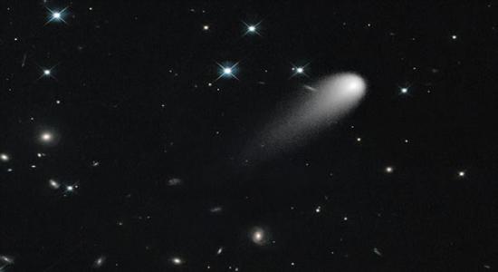 在整个12月和明年1月，我们可以用肉眼看到ISON彗星，为百年最亮。