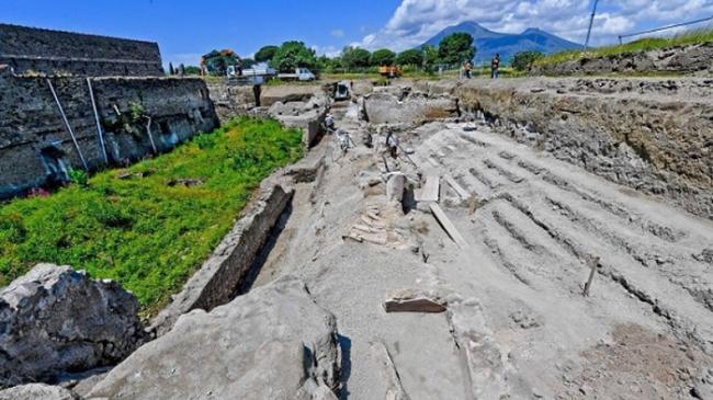 意大利考古队发现庞贝古城建筑群 罕见保持完好