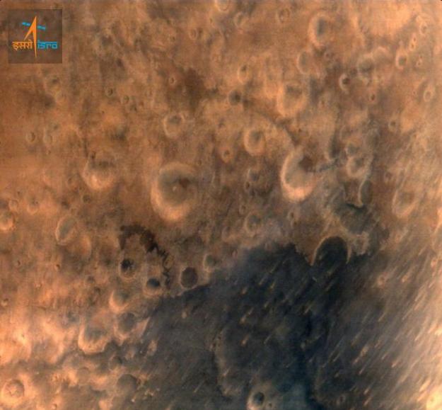 25日，印度“曼加里安”号火星探测器在7300千米高度传回了首张火星照片。
