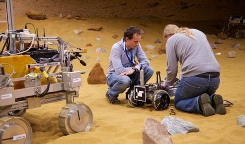 当前服役的火星车运行速度非常慢，例如：好奇号火星车，移动时速仅0.13公里，欧洲空巴防务航天公司机器人系统工程师埃利-阿卢伊斯说：“我们正在研究下一代火星勘测任