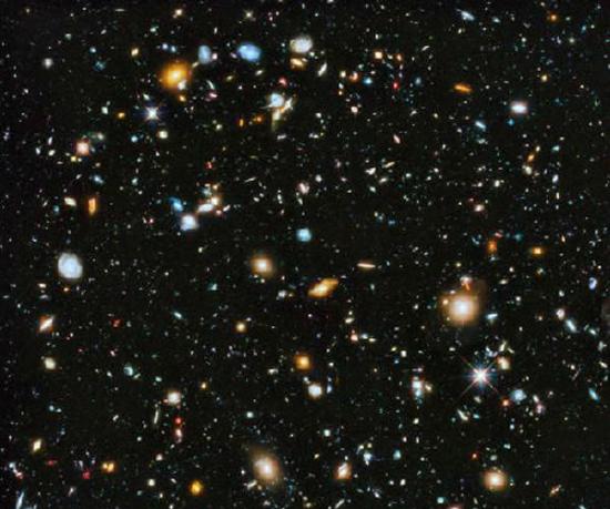 这张照片是哈勃空间望远镜在2003年至2012年间拍摄之后合成而得到的图像