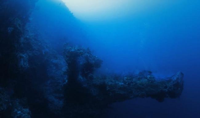 寻宝猎人宣称在百慕大三角打捞古代沉船时发现“外星人太空船”残骸