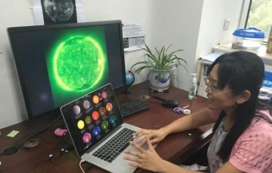 紫金山天文台研究员宿英娜演示太阳活动周期
