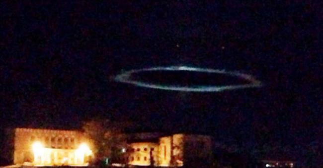 俄罗斯布里亚特共和国夜空惊现绿光UFO