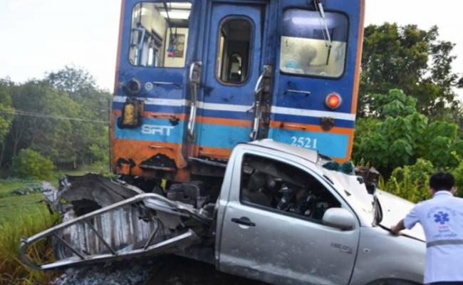 泰国黎逸府司机按GPS指示走捷径几乎被引往黄泉路 差点被火车撞死