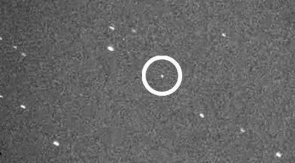 图中显示的科学家观测到的小行星2012 TC4，最新的计算表明它可能在2017年在非常近的距离上与地球擦肩而过