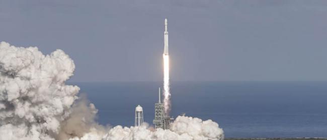 猎鹰9号运载火箭携带美国空军第三代大型定位系统GPS III卫星发射到轨道