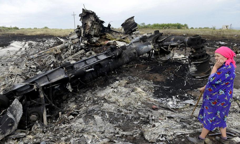 马航MH17最新消息：最新现场照片惨不忍睹 到处是残缺尸体