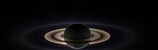 众所周知，土星有53颗卫星天生在主环里的裂缝里有2个运行轨道