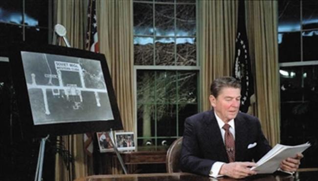 1983年3月23日，时任美国总统罗纳德・里根在白宫办公室发表演说，宣布将启动一项旨在“消除战略核导弹威胁”的计划。这项计划后来也被称为“星球大战计划”。