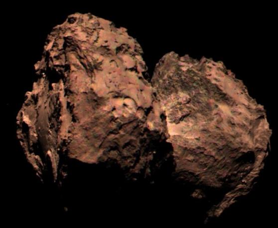 彗星67P的表面或为红色。图为菲兰最新拍到的彗星67P表面照。