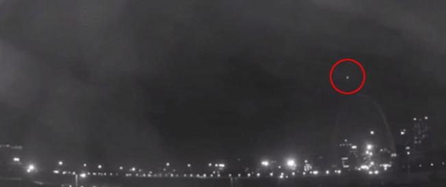 美国密苏里州圣路易斯拱门上空UFO疑云