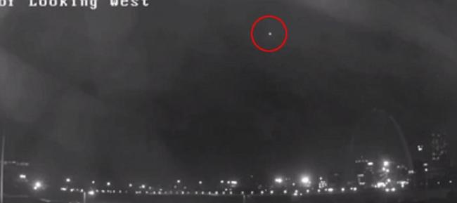 美国密苏里州圣路易斯拱门上空UFO疑云